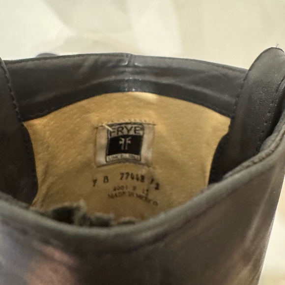 Frye Harness black leather boots
Size 7 - Picture 7 of 8